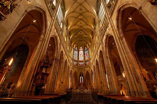 Interir Catedral Del castillo